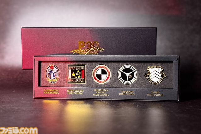 『ペルソナ』シリーズ30周年を記念した公式グッズが予約開始。ペルソナ全書風ポーチやベルベットルームのクッションカバーがラインアップ