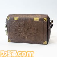 『ペルソナ』シリーズ30周年を記念した公式グッズが予約開始。ペルソナ全書風ポーチやベルベットルームのクッションカバーがラインアップ