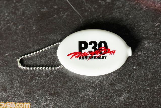 『ペルソナ』シリーズ30周年を記念した公式グッズが予約開始。ペルソナ全書風ポーチやベルベットルームのクッションカバーがラインアップ