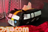 『ペルソナ』シリーズ30周年を記念した公式グッズが予約開始。ペルソナ全書風ポーチやベルベットルームのクッションカバーがラインアップ