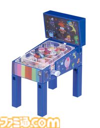 本当に遊べるピンボールマシンがガチャで発売。『トイ・ストーリー』『モンスターズ・インク』『カーズ』などピクサー作品のレトロポップデザイン