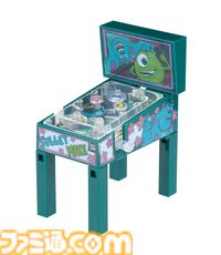 本当に遊べるピンボールマシンがガチャで発売。『トイ・ストーリー』『モンスターズ・インク』『カーズ』などピクサー作品のレトロポップデザイン