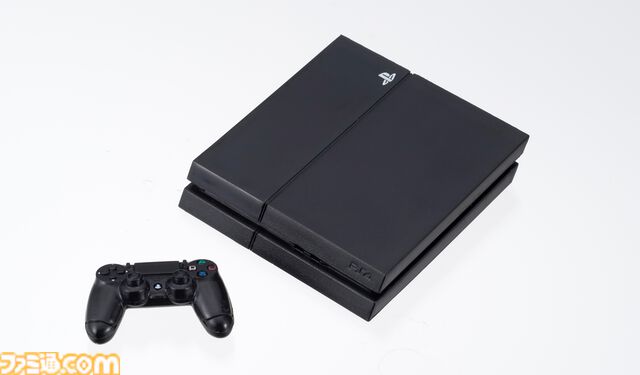 PlayStationが手のひらサイズのミニチュアに。歴代の本体を再現した全5種、コントローラーやメモリーカードなども付属。2月中旬よりガチャで発売