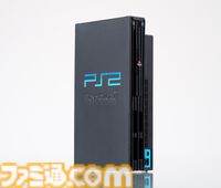 PlayStationが手のひらサイズのミニチュアに。歴代の本体を再現した全5種、コントローラーやメモリーカードなども付属。2月中旬よりガチャで発売