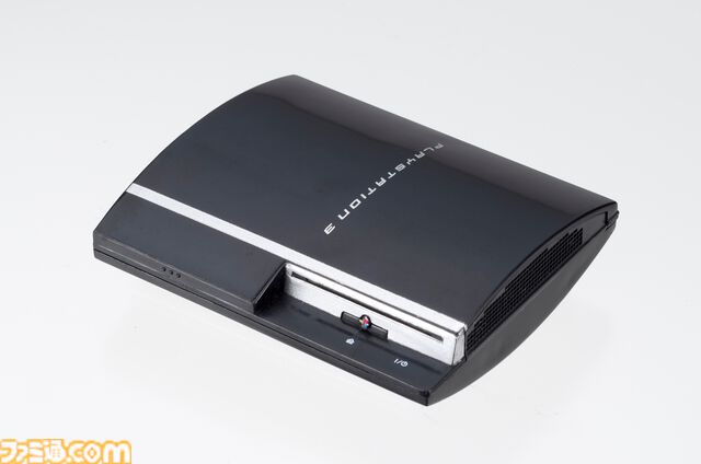 PlayStationが手のひらサイズのミニチュアに。歴代の本体を再現した全5種、コントローラーやメモリーカードなども付属。2月中旬よりガチャで発売