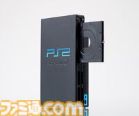 PlayStationが手のひらサイズのミニチュアに。歴代の本体を再現した全5種、コントローラーやメモリーカードなども付属。2月中旬よりガチャで発売