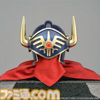 『ドラゴンクエスト』昨年発表されたロトの兜飾りがふたたび話題に。兜は本物の“青銅”製。現在は吉徳の直販サイトで販売中【ドラクエ】