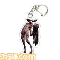 『サイレントヒルf』名台詞をバックに雛子が立つアクスタが登場。“アヤカカシ”、“ココロノアナヲフサゲヌ咲子”などバケモノたちのアクキーも