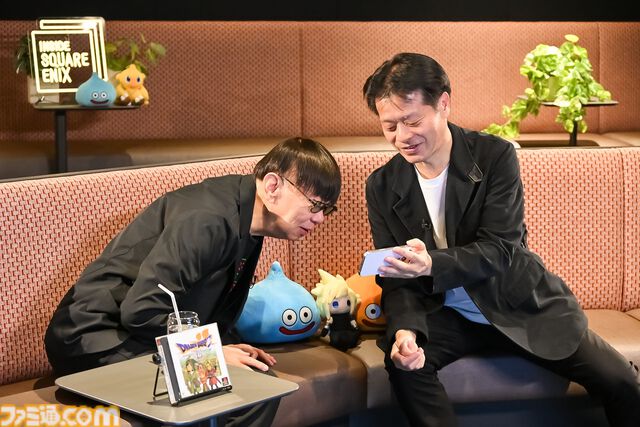 『ドラクエ』堀井雄二氏×『FF』北瀬佳範氏による“セブン”記念対談。堀井氏「(FFの）戦闘不能はうまくやった」、北瀬氏「(ドラクエVの）結婚は当時も、年を経て判断が変わるのも衝撃」。名作の裏側を語り合う