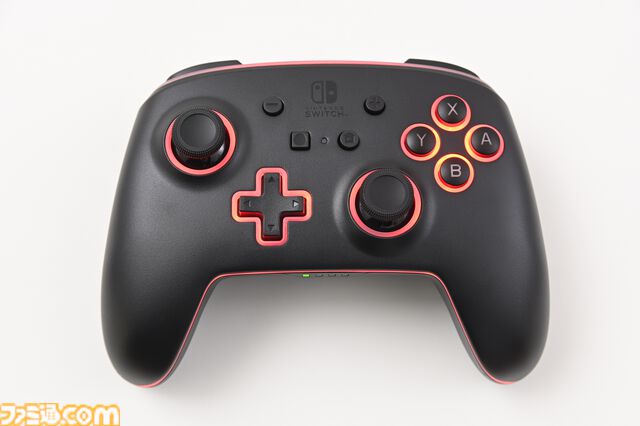 “ルメクトラ・エンハンスド・ワイヤレスコントローラー”レビュー。任天堂ライセンスを受けたSwitch向け高機能コントローラーがPowerAより発売。24色に光るハイエンドコントローラーを徹底解説