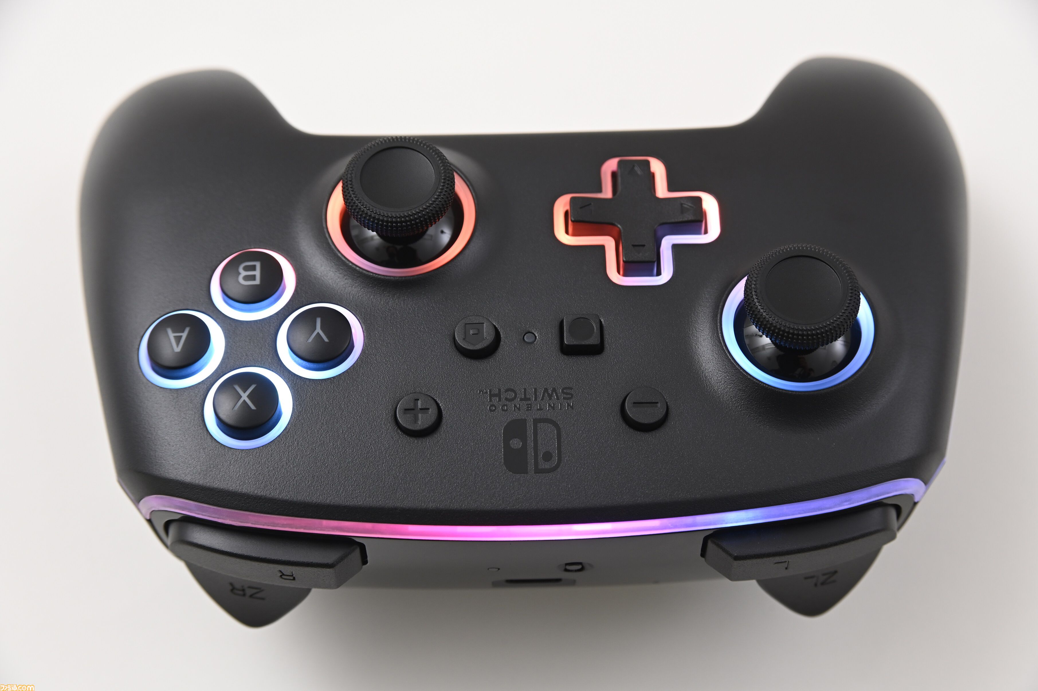 “ルメクトラ・エンハンスド・ワイヤレスコントローラー”レビュー。任天堂ライセンスを受けたSwitch向け高機能コントローラーがPowerAより発売。24色に光るハイエンドコントローラーを徹底解説