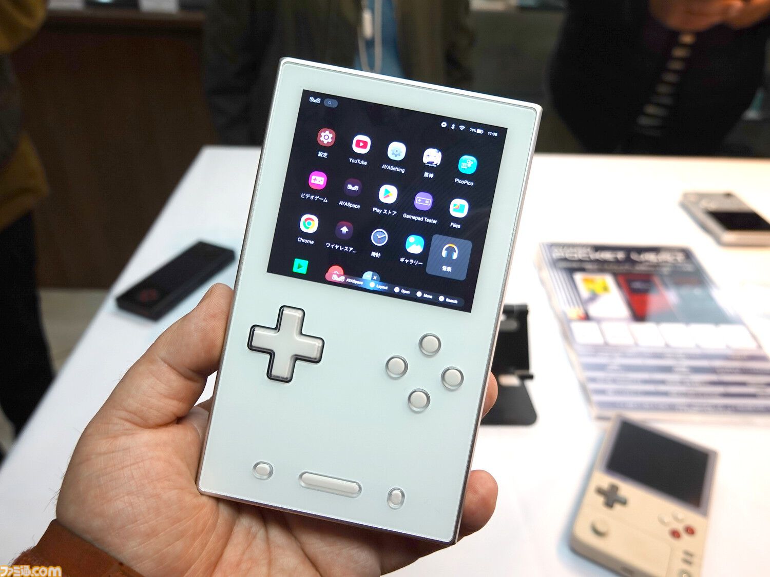 AYANEOの縦型Androidゲーム機第2弾！削り出しのメタルボディと高精細