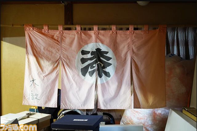 “漆塗キートップ”がHHKB用アクセサリーとして発売。黒漆・溜塗で仕上げた上品かつ深みのある色合いのEsc・Ctrlキーが登場