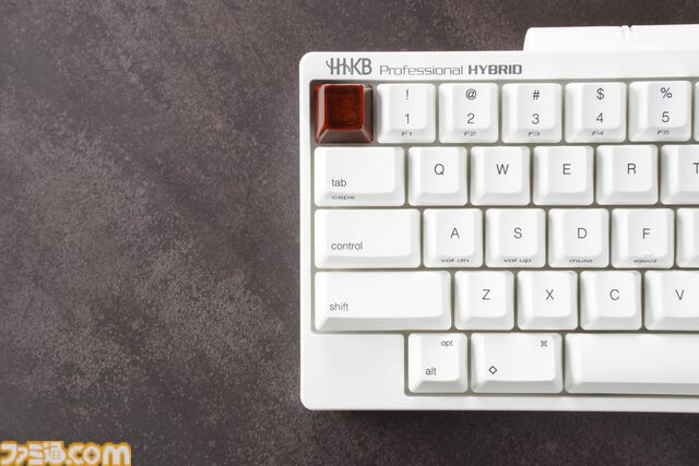 “漆塗キートップ”がHHKB用アクセサリーとして発売。黒漆・溜塗で仕上げた上品かつ深みのある色合いのEsc・Ctrlキーが登場