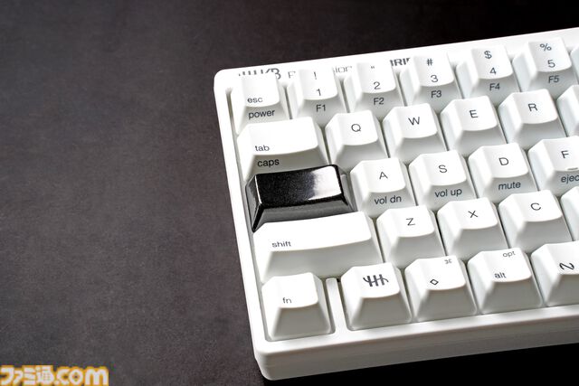 “漆塗キートップ”がHHKB用アクセサリーとして発売。黒漆・溜塗で仕上げた上品かつ深みのある色合いのEsc・Ctrlキーが登場