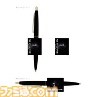 『文字化化』ebtenDXパックが3月26日に発売。フードの男さんと生首くんの描き下ろしイラストを使用したアクリルパネルや缶バッジなどが同梱