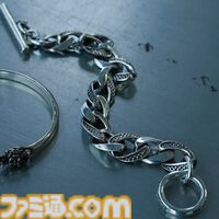 『龍が如く』桐生一馬、真島吾朗、春日一番をイメージしたコラボアイテムが登場。それぞれをイメージしたバングル、スカルリング、チェーンバングルの3種を展開