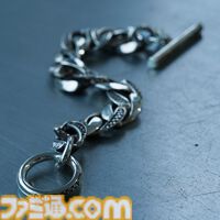 『龍が如く』桐生一馬、真島吾朗、春日一番をイメージしたコラボアイテムが登場。それぞれをイメージしたバングル、スカルリング、チェーンバングルの3種を展開