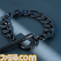 『龍が如く』桐生一馬、真島吾朗、春日一番をイメージしたコラボアイテムが登場。それぞれをイメージしたバングル、スカルリング、チェーンバングルの3種を展開