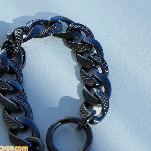 『龍が如く』桐生一馬、真島吾朗、春日一番をイメージしたコラボアイテムが登場。それぞれをイメージしたバングル、スカルリング、チェーンバングルの3種を展開