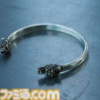 『龍が如く』桐生一馬、真島吾朗、春日一番をイメージしたコラボアイテムが登場。それぞれをイメージしたバングル、スカルリング、チェーンバングルの3種を展開