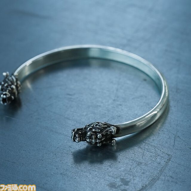 『龍が如く』桐生一馬、真島吾朗、春日一番をイメージしたコラボアイテムが登場。それぞれをイメージしたバングル、スカルリング、チェーンバングルの3種を展開