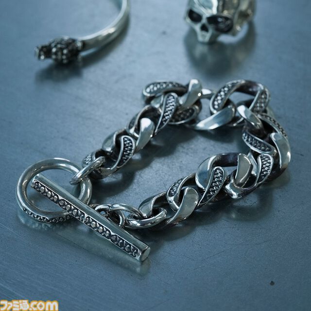 『龍が如く』桐生一馬、真島吾朗、春日一番をイメージしたコラボアイテムが登場。それぞれをイメージしたバングル、スカルリング、チェーンバングルの3種を展開