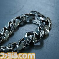 『龍が如く』桐生一馬、真島吾朗、春日一番をイメージしたコラボアイテムが登場。それぞれをイメージしたバングル、スカルリング、チェーンバングルの3種を展開