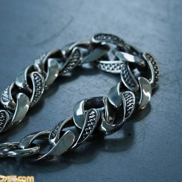 『龍が如く』桐生一馬、真島吾朗、春日一番をイメージしたコラボアイテムが登場。それぞれをイメージしたバングル、スカルリング、チェーンバングルの3種を展開