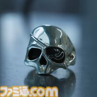 『龍が如く』桐生一馬、真島吾朗、春日一番をイメージしたコラボアイテムが登場。それぞれをイメージしたバングル、スカルリング、チェーンバングルの3種を展開