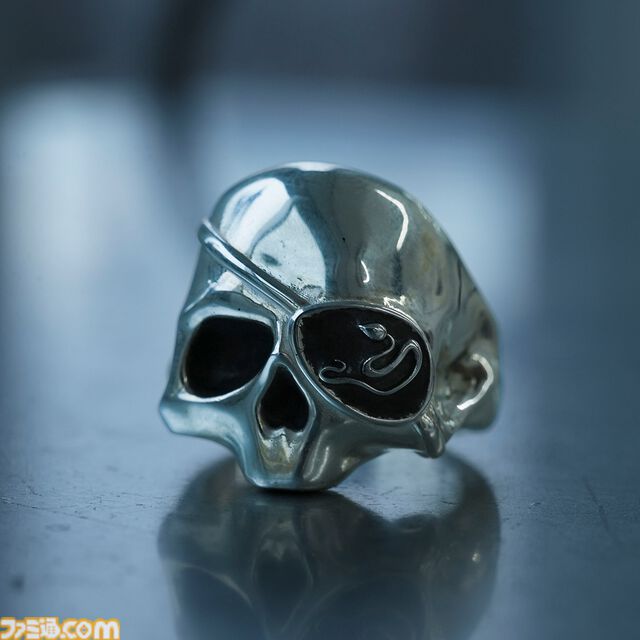 『龍が如く』桐生一馬、真島吾朗、春日一番をイメージしたコラボアイテムが登場。それぞれをイメージしたバングル、スカルリング、チェーンバングルの3種を展開