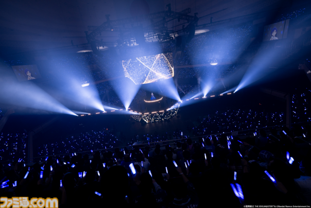 如月千早の武道館単独公演“OathONE”1日目をリポート。新曲『輝夜』のパフォーマンスやソニー開発の最新エンタメロボットシステム“groovots”を導入した演出も