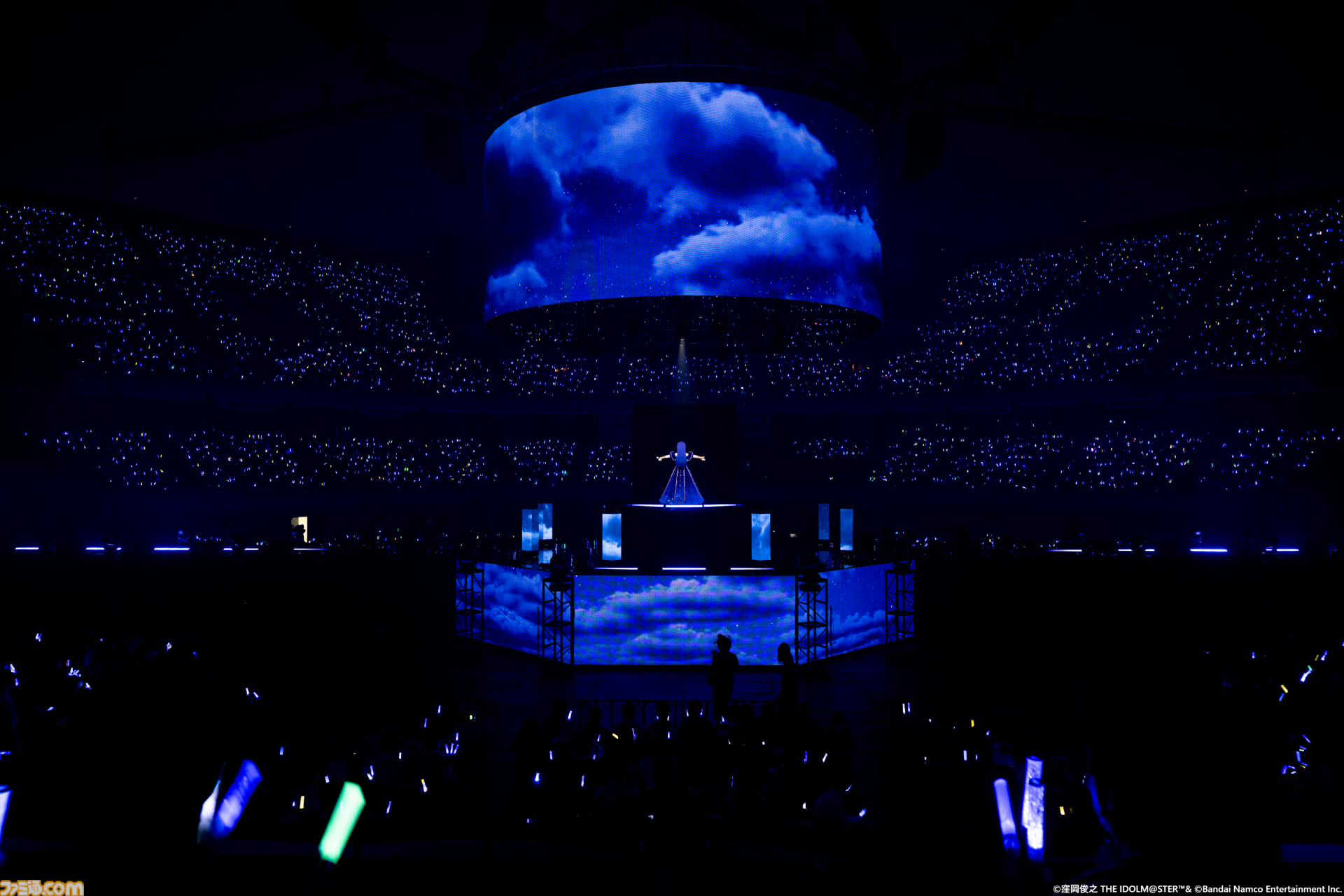 如月千早の武道館単独公演“OathONE”1日目をリポート。新曲『輝夜』のパフォーマンスやソニー開発の最新エンタメロボットシステム“groovots”を導入した演出も