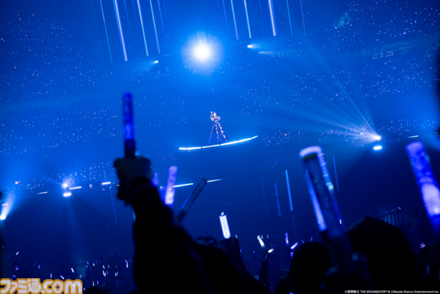 如月千早の武道館公演“OathONE”2日目をリポート。ラジオから生まれた『月下祭』や、後輩&他事務所の“蒼”の系譜に連なるアイドルの楽曲などのパフォーマンスも