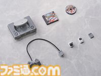 『プレイステーション』歴代ハードのミニチュアセットが登場。メモリーカード、ポケステもバッチリ再現。ファミ通＆電撃ステッカーシート、電プレ表紙の雑誌パーツが特典