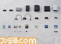 『プレイステーション』歴代ハードのミニチュアセットが登場。メモリーカード、ポケステもバッチリ再現。ファミ通＆電撃ステッカーシート、電プレ表紙の雑誌パーツが特典