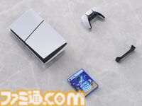 『プレイステーション』歴代ハードのミニチュアセットが登場。メモリーカード、ポケステもバッチリ再現。ファミ通＆電撃ステッカーシート、電プレ表紙の雑誌パーツが特典