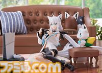 『プレイステーション』歴代ハードのミニチュアセットが登場。メモリーカード、ポケステもバッチリ再現。ファミ通＆電撃ステッカーシート、電プレ表紙の雑誌パーツが特典