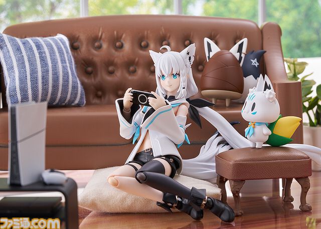 『プレイステーション』歴代ハードのミニチュアセットが登場。メモリーカード、ポケステもバッチリ再現。ファミ通＆電撃ステッカーシート、電プレ表紙の雑誌パーツが特典