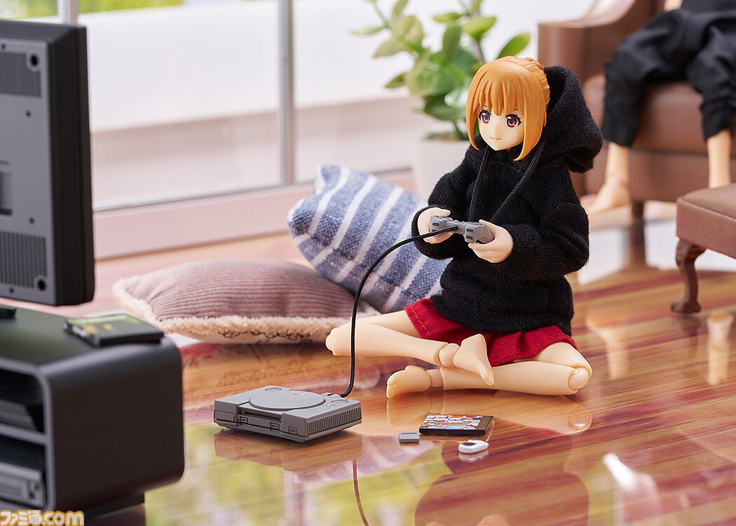 『プレイステーション』歴代ハードのミニチュアセットが登場。メモリーカード、ポケステもバッチリ再現。ファミ通＆電撃ステッカーシート、電プレ表紙の雑誌パーツが特典