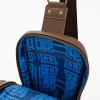 『世界樹の迷宮I･II･III HD リマスター』のコラボ腕時計、文具セット、ボディバッグが登場。日常にダンジョン探索のような好奇心を