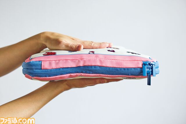 アニメ『ダンジョン飯』のオリジナル圧縮ポーチが2/25発売のレタスクラブの付録に。ちびキャラになったライオスたちがプリントされて見た目もかわいい。歩き茸もいる