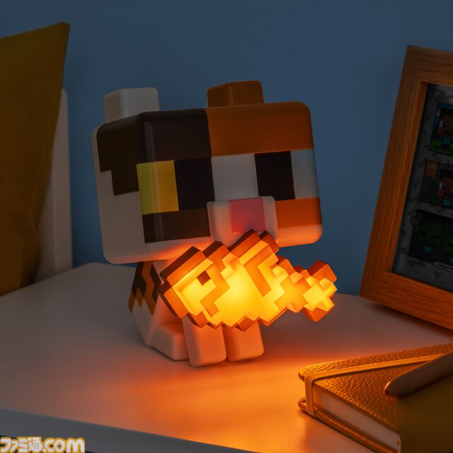 『マイクラ』お魚くわえた三毛猫のルームライトが猫の日（2/22）に新登場。オオカミ、ハチのフィギュアライトとあわせて予約開始