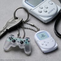 【プレイステーション】懐かしの初代＆プレステ2、コントローラー、ポケステなどのミニチャーム付属するビスケットが2月16日発売