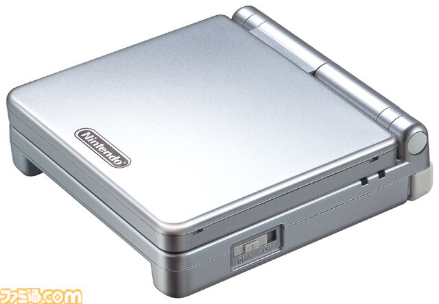 ゲームボーイアドバンスSPが発売された日。折りたたみ型のおしゃれでコンパクトなボディーは大人のユーザーでもためらうことなく持ち歩ける魅力があった【今日は何の日？】