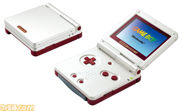 ゲームボーイアドバンスSPが発売された日。折りたたみ型のおしゃれでコンパクトなボディーは大人のユーザーでもためらうことなく持ち歩ける魅力があった【今日は何の日？】