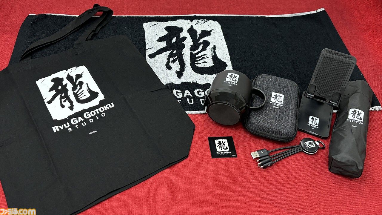『龍が如く 極3 / 外伝 Dark Ties』発売を記念したすしざんまいコラボメニューが2月12日より登場。注文特典としてオリジナルステッカーが付属