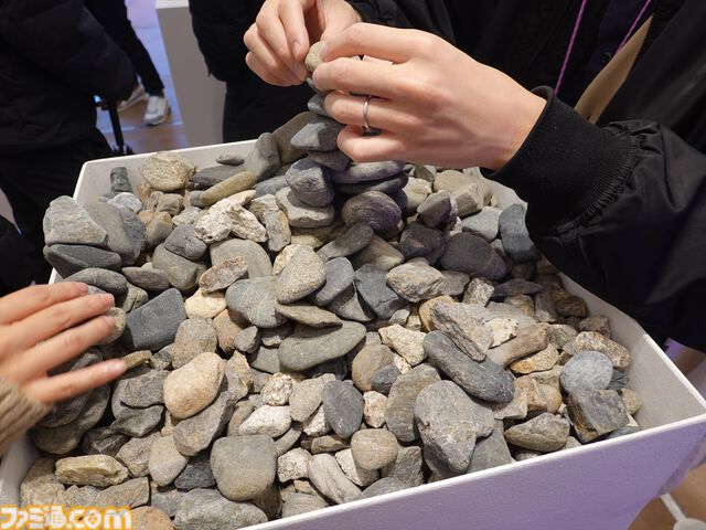 ただ石を積むだけのゲームや犬と猫の像をなでるゲームなど……“これはゲームなのか？展3”が開催。いままでにない感情を思わず揺さぶられる!?　ゲームの可能性は無限大であることがわかる!?