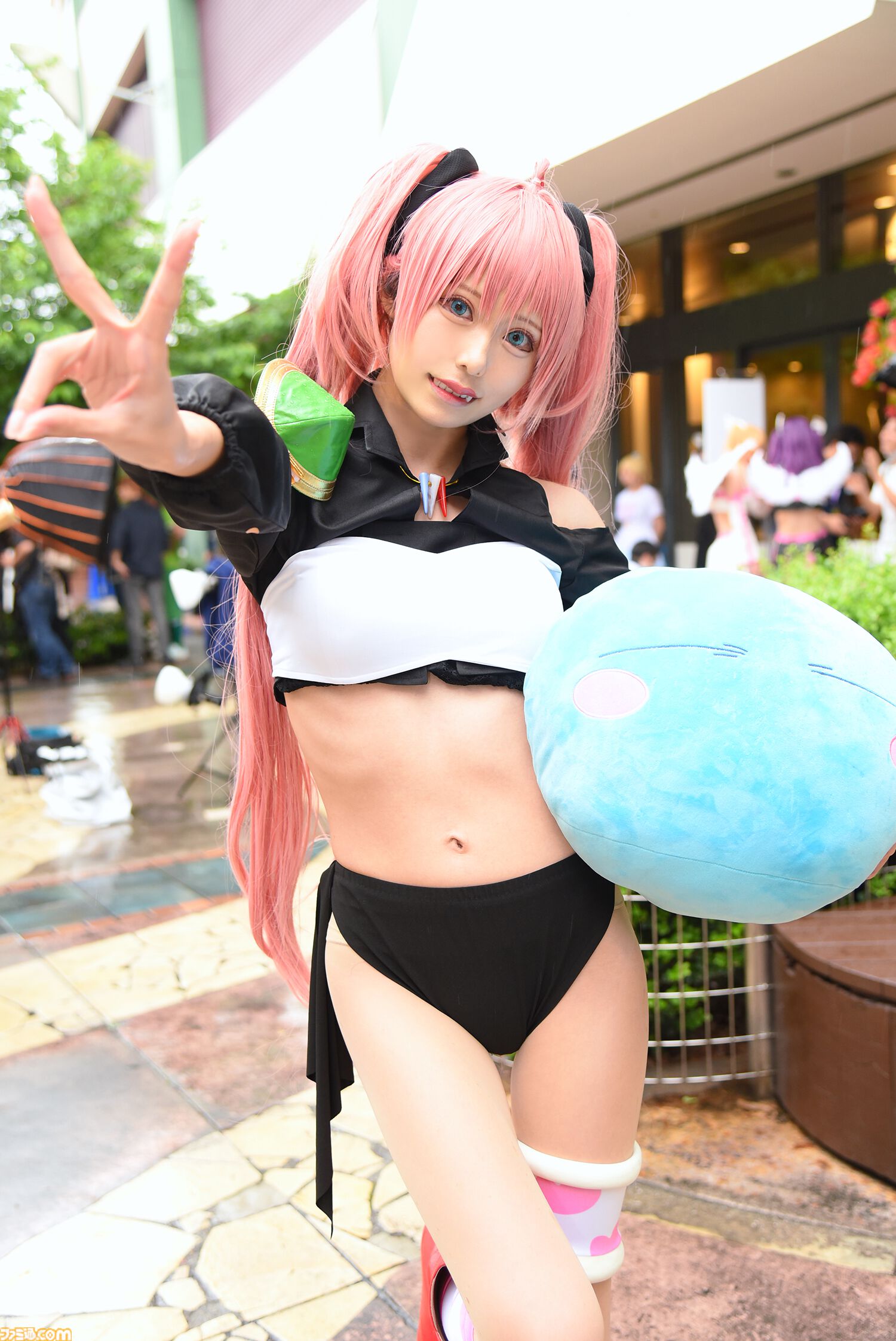 【コスプレ】『NIKKE』『ブルアカ』『刃牙』花山薫らが歩行者天国に集結。『ブラックラグーン』あわせや『鬼滅の刃』憎珀天もかっこいい！【ストフェス2024】
