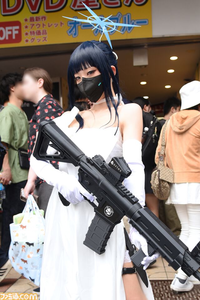 【コスプレ】『NIKKE』『ブルアカ』『刃牙』花山薫らが歩行者天国に集結。『ブラックラグーン』あわせや『鬼滅の刃』憎珀天もかっこいい！【ストフェス2024】